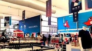 Paris, FRANCE : Paris Olympics 2024 - Boutique Officielle / Official Store ..Jeux Olympique 2024