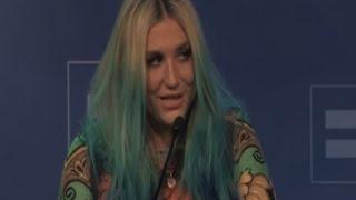 Kesha Chokes Up at Award Dinner, Thanks Fans