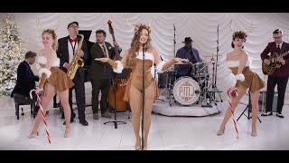 Grandma Got Run Over By A Reindeer - Postmodern Jukebox ft. Sunny Holiday