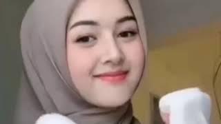 elina devia cantik berhijab