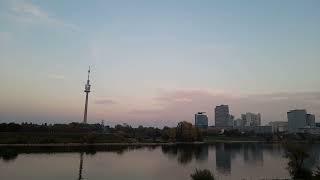 Vienna. UNO City. Donauturm. Neu Donau bei Sonnenuntergang.