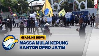 Massa Mulai Kepung Gedung DPRD Jawa Timur - [ Headline News ]