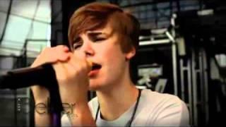 OMG!!! Justin Bieber sings happy birthday TO YOU!!!