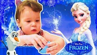 Kinetic Sand Surprise! Diana plays and finds surprises! Frozen