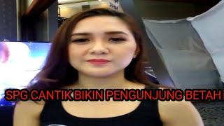 SPG cantik bikin pengunjung jadi betah.