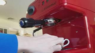 Nuova Simonelli Oscar - brewing espresso with bottomless portafilter