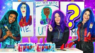 DESCENDANTS 3 MAL VS EVIE VS UMA PAINT EACH OTHER CHALLENGE. Totally TV Parody.