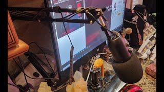 Dumb Lady Tries To Attach A Microphone To A Boom Arm! Neewer Microphone Arm Stand Unboxing & Review