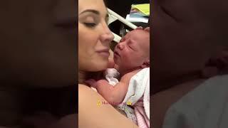 Mom Love kisses  | #babycare #newborncare #newbornfeeding #momlife #breastfeeding #mom #cutebaby