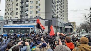 Мітинг біля каналу "НАШ": активісти вимагають закрити проросійський телеканал - стрім наживо