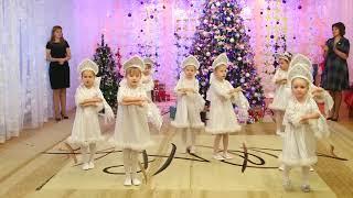 Танец наших девочек "Зима красавица"