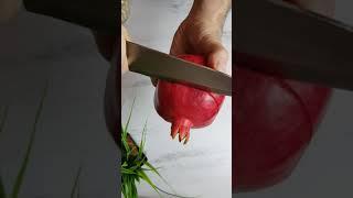 How to quickly clean a POMEGRANATE WITH a KNIFE.Как быстро почистить ГРАНАТ С  ПОМОЩЬЮ НОЖА.