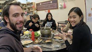 Trying REAL Taiwanese Food in a Traditional Way!