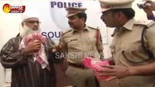 Man Aged 65 Marries Teenage Girl In Tolichowki || Hyderabad