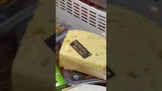 Брюност, сыр со вкусом солёной карамели, и другие санкционные сыры из Европы в Петербурге
