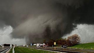 Violent Wedge Tornado Strikes Iowa (Close Range Video)