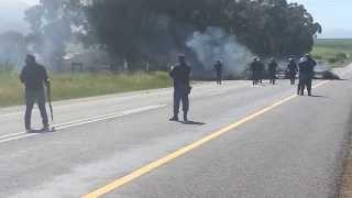 Police remove protesters from N7 at Piketberg