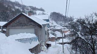 Četvrti dan nakon jakih snježni padavina do nekih kuča u selu se nije uspilo doč