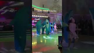 creativa Quinceañera en su baile sorpresa