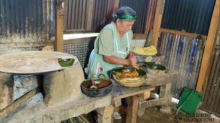 Molotes y atole de trigo, así los prepara Tía María.