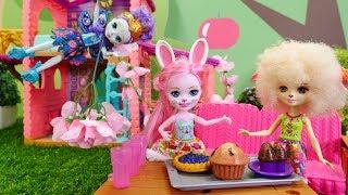 Die Enchantimals Puppen feiern eine Gartenparty - Kindervideo auf Deutsch