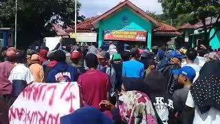 Aksi demo kades di kecamatan bantarkawung.