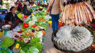 Plenty of fish, fruits & vegetables @ Boeng Chhouk food market in Battambang, Cambodia