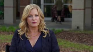 Sully: Anna Gunn "Elizabeth Davis" Behind the Scenes Movie Interview | ScreenSlam