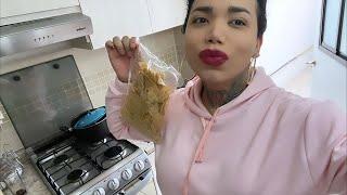 Cocinando con la tía Paola chilaquiles verdes de Huevo y pollo ￼