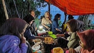 Camping Hujan Deras - Dihantam Hujan Deras Berkali-kali  Saat Malam Hari - Grill BBq Bareng Teman