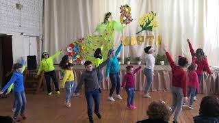 "Ягода-малинка"  танцуют мамочки с детьми