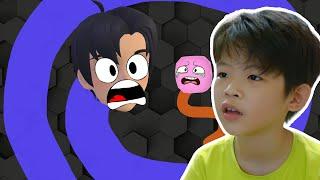 Xavi Plays Roblox: Becoming a MEGA SNAKE in Roblox Slither.io | Gaming Fun