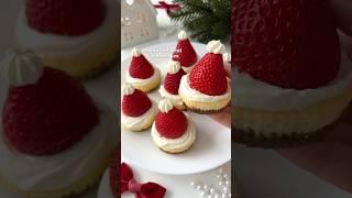 Santa Hat Mini Cheesecakes #christmas #cheesecake #dessertrecipe