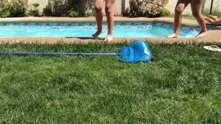 (2 parte) en la piscina con mi prima y mi hermana