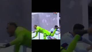 Keylor Navas punches Christiano Ronaldo in the face