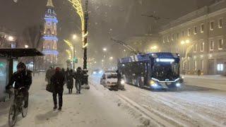 SNOWFALL and Christmas Lights on Nevsky Prospekt in St Petersburg, Russia [4K 60fps]