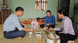 Ly Vy Ca came to help her boss and his wife plant rice. Her ex-husband's life. Ly Vy Ca