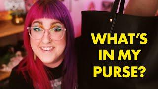 What's in my purse??? Let's get nosy.