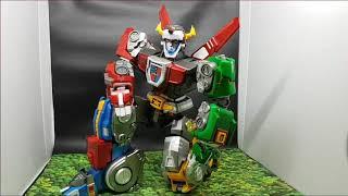 Ultimate EX Review Toynami Voltron Ultimate EX (Golion) : secret of how to pose squatting