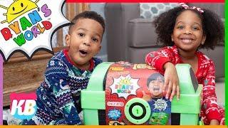 Hunt for Ryan’s World Glow in the Dark Treasure Chest | Kamdenboy & Kyraboo  Pretend Play