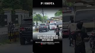 Viral Pengemudi Mobil Hitam Enggan Beri Jalan kepada Ambulans