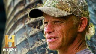 Swamp People: Giant Gator Called "Renegade" Wreaks Havoc (Season 15)