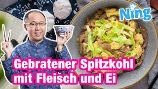 Schnell gemacht, lecker und voller Vitamine: Gebratener Spitzkohl mit Fleisch und Ei