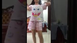 Video bocah baju pink di kamar viral