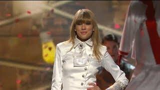 Taylor Swift - We Are Never Ever Getting Back Together (at the grammy)