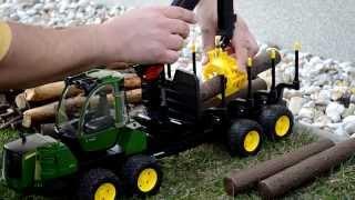 BRUDER TOYS John Deere 1210E Forwarder