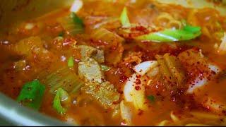 찌개요리[돼지고기김치찌개]에는 OOO을 넣어야 제대로된 맛!보글보글 김치찌개 끓이는법.