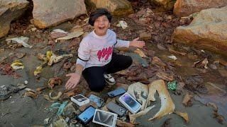 Lucky Day ! Found many broken Iphones in the garbage dump || Chota Ali vlogs || Ali Bhai ||