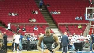 HEDO TURKOGLU HITS PATRICK EWING IN THE NUTS WHILE DWIGHT HOWARD SHOOTS FREE THROWS TOO FUNNY!!