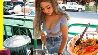 Chicken Curry Noodles Served by Beautiful Thai Lady - Thailand Street Food - Cooking Video